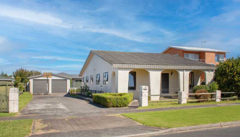 15 Pemberton Crescent, Greerton