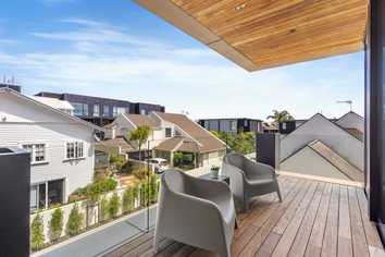 2.05/110 Kitchener Road, Milford