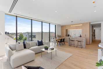 2.05/110 Kitchener Road, Milford