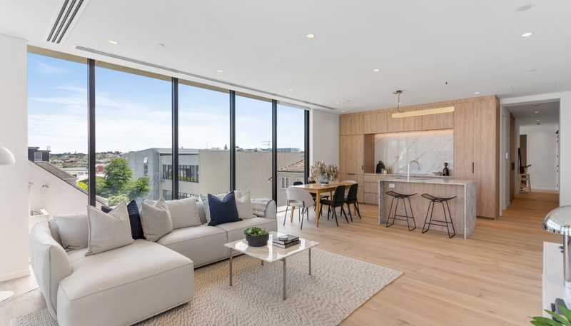 2.05/110 Kitchener Road, Milford