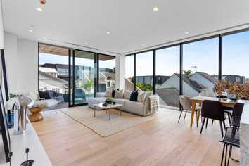 2.05/110 Kitchener Road, Milford