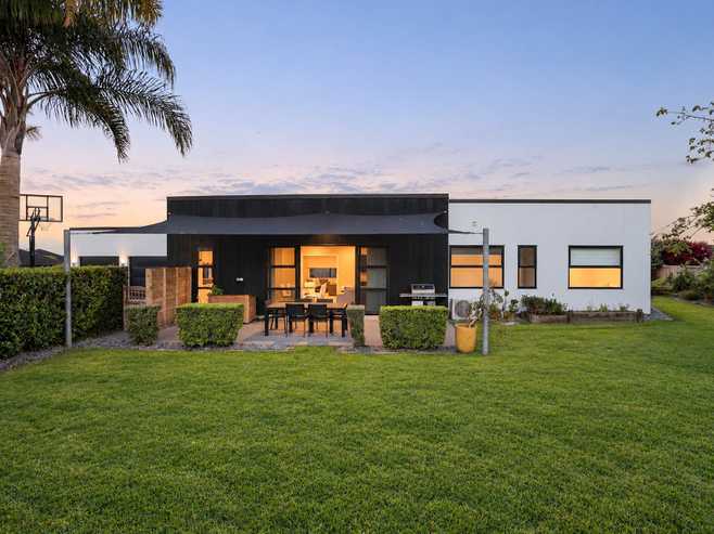 17 Cole Thomas Place, Huntington