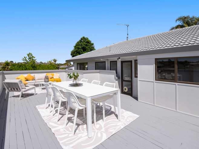 64 Heron Avenue East, Matua