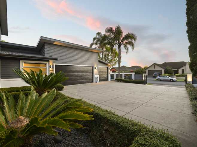 87 Huntington Drive, Huntington