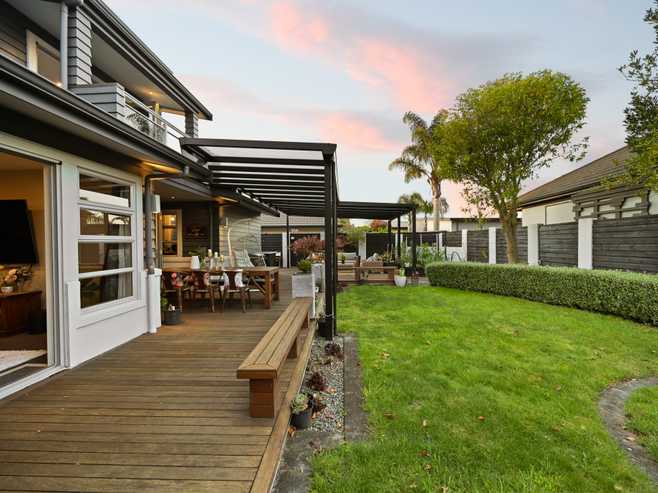 87 Huntington Drive, Huntington