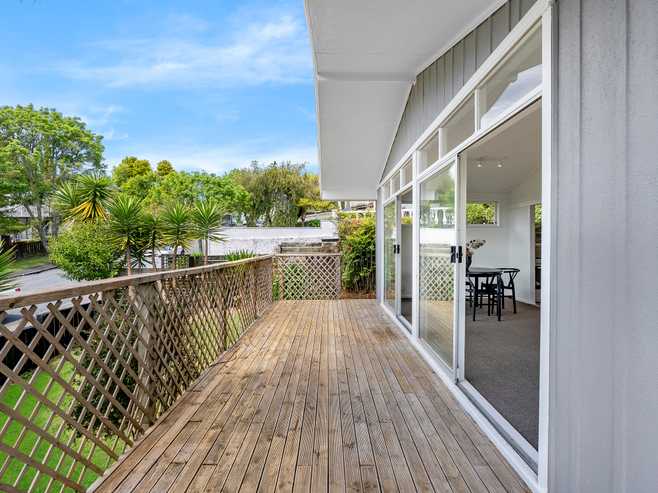 77 Vandeleur Avenue, Birkdale