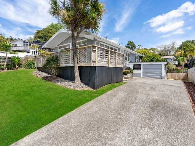77 Vandeleur Avenue, Birkdale