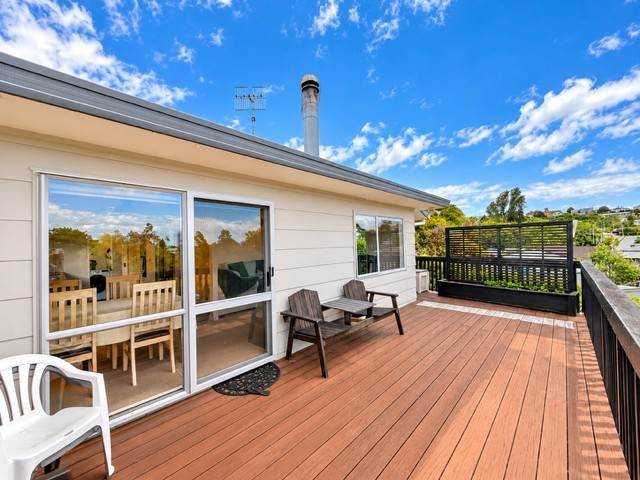 14 Russell Place, Brookfield