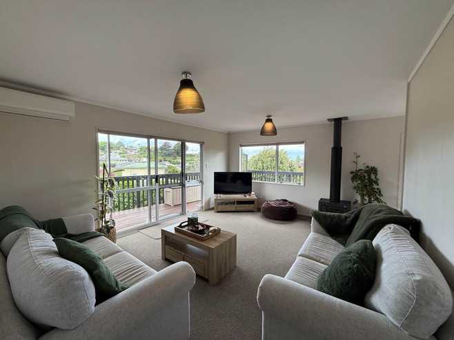 14 Russell Place, Brookfield