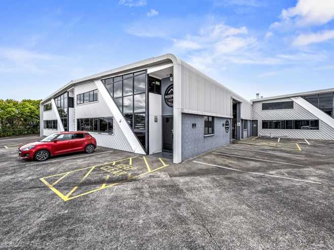 Premium industrial unit with high-quality fitout