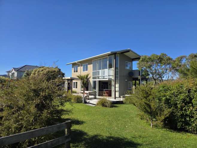 165 Kowhai Avenue, Matarangi