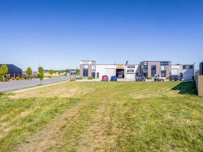 Prime 702 m² Commercial Section - Entry Level !