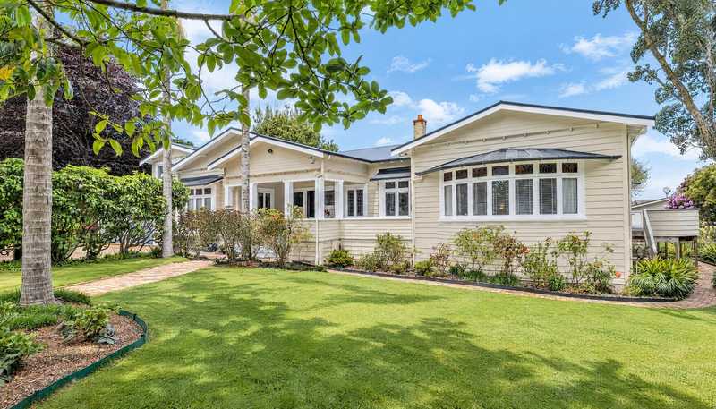 23 Golf Road, Epsom
