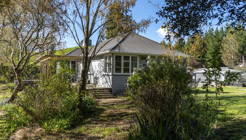 2096 Masterton Stronvar Road, Stronvar