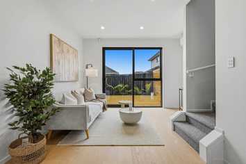 6/34 Holland Avenue, Point England