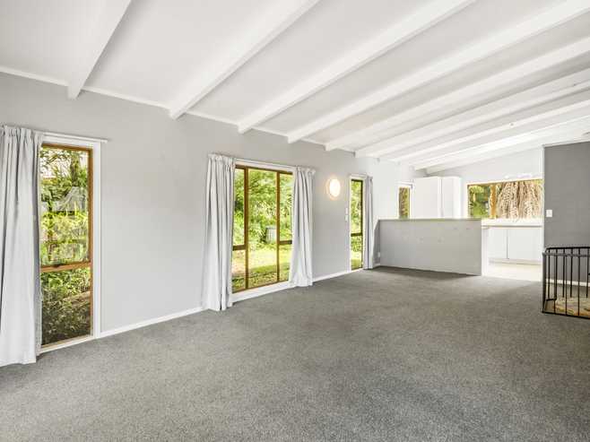 31 Elliston Crescent, Stanmore Bay