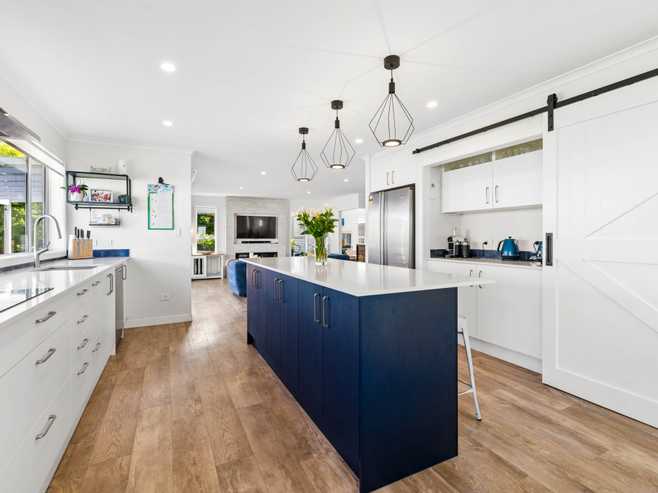 8 Huaota Place, Botany Downs