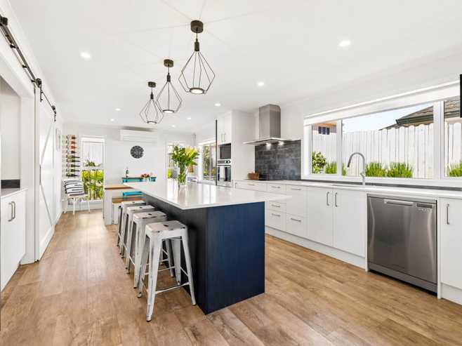 8 Huaota Place, Botany Downs
