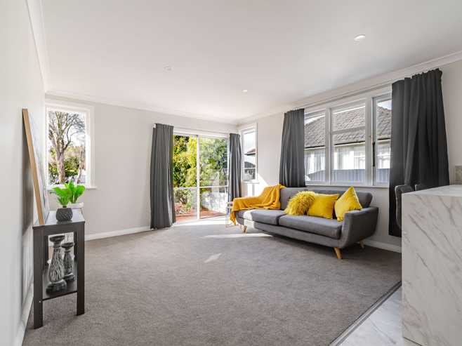10 Bristol Crescent, ROSLYN