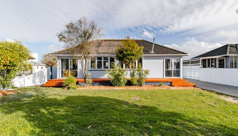 10 Bristol Crescent, ROSLYN