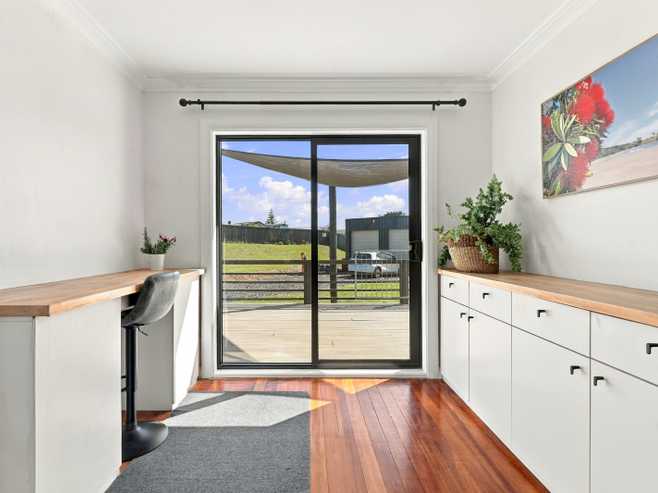 7 Te Awe Awe Grove, Himatangi Beach